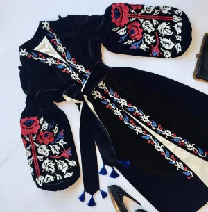 Long velvet kaftan with embroidery